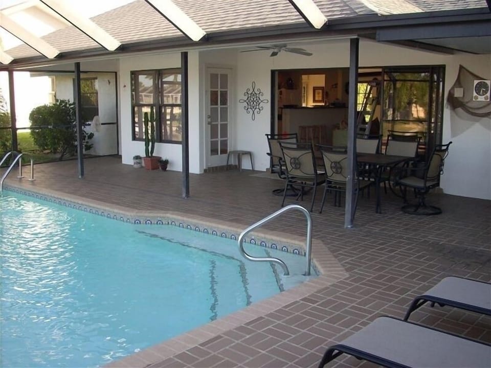 Lanai & Patio Area