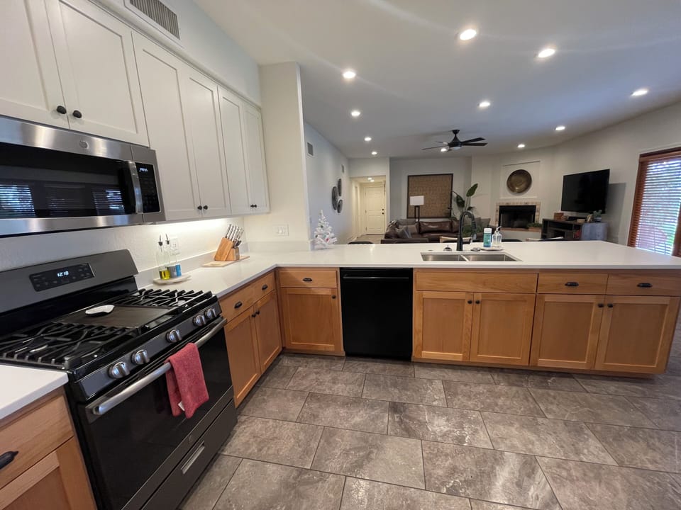 Spacious kitchen with large eat-in counter 