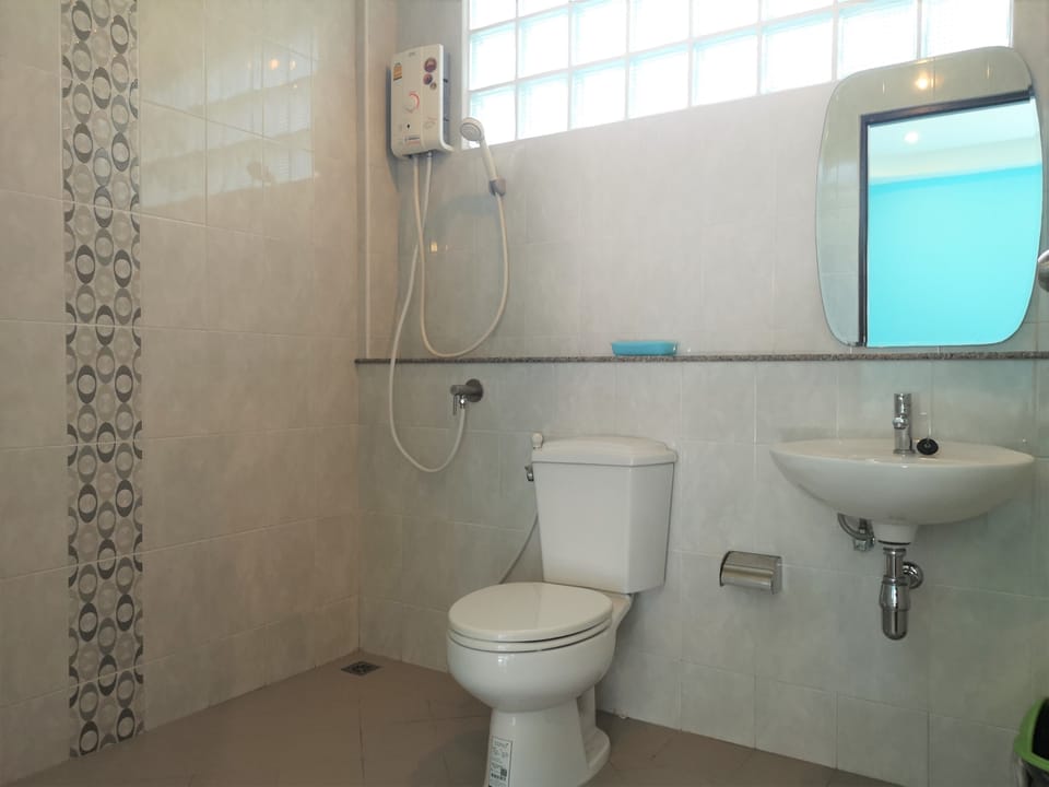Shower, free toiletries, hair dryer, towels