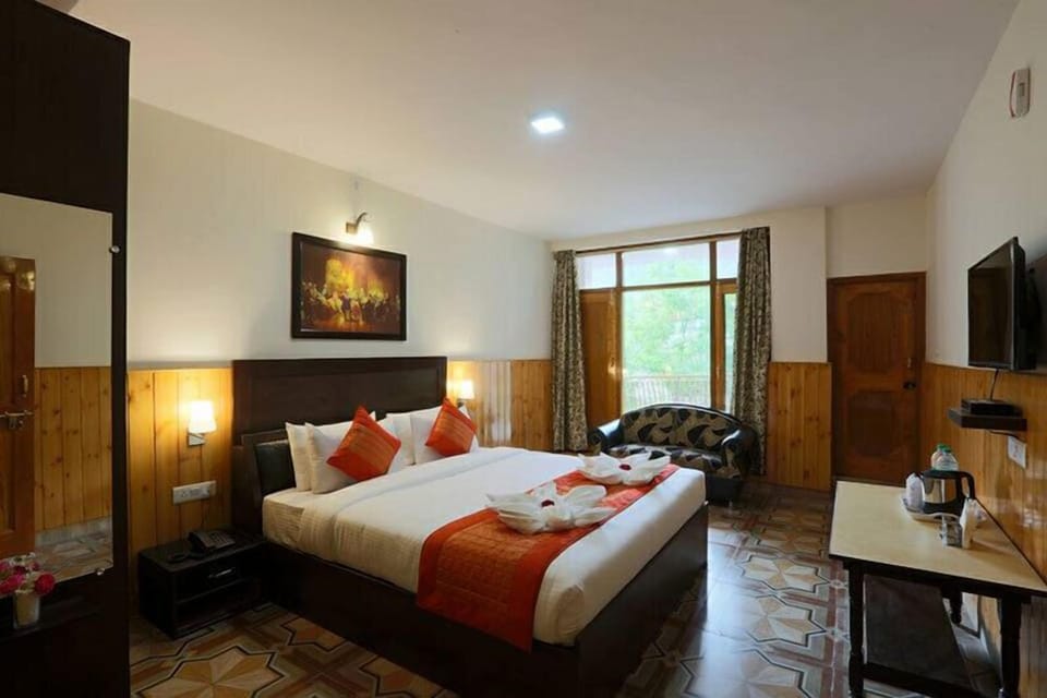 Egyptian cotton sheets, premium bedding, minibar, in-room safe