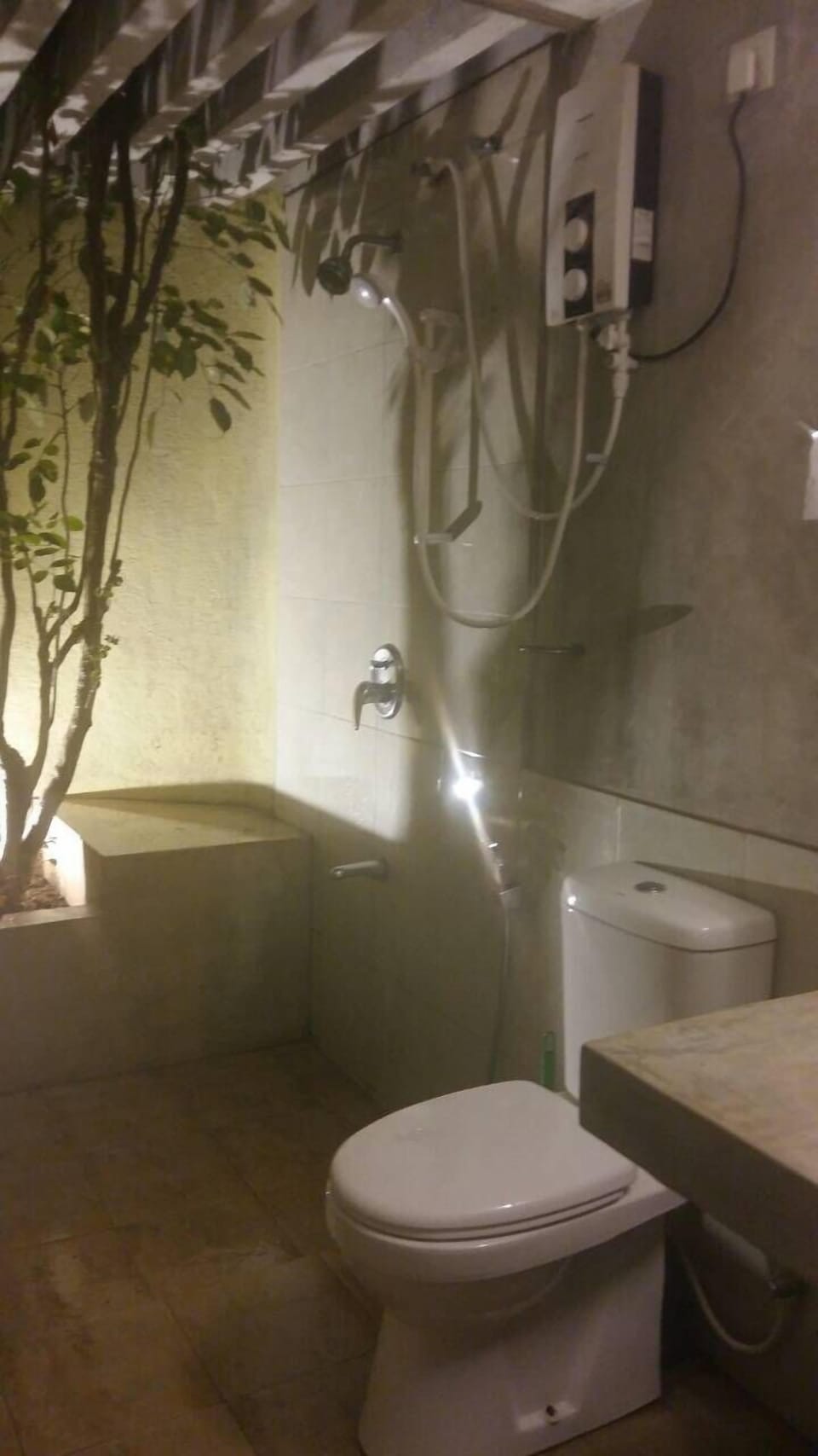 Deluxe Triple Room | Bathroom | Shower, free toiletries, hair dryer, bidet