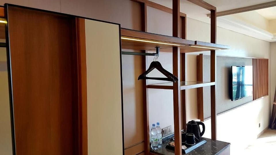 Minibar, in-room safe, desk, laptop workspace