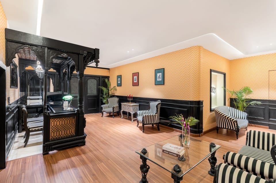 Lobby lounge