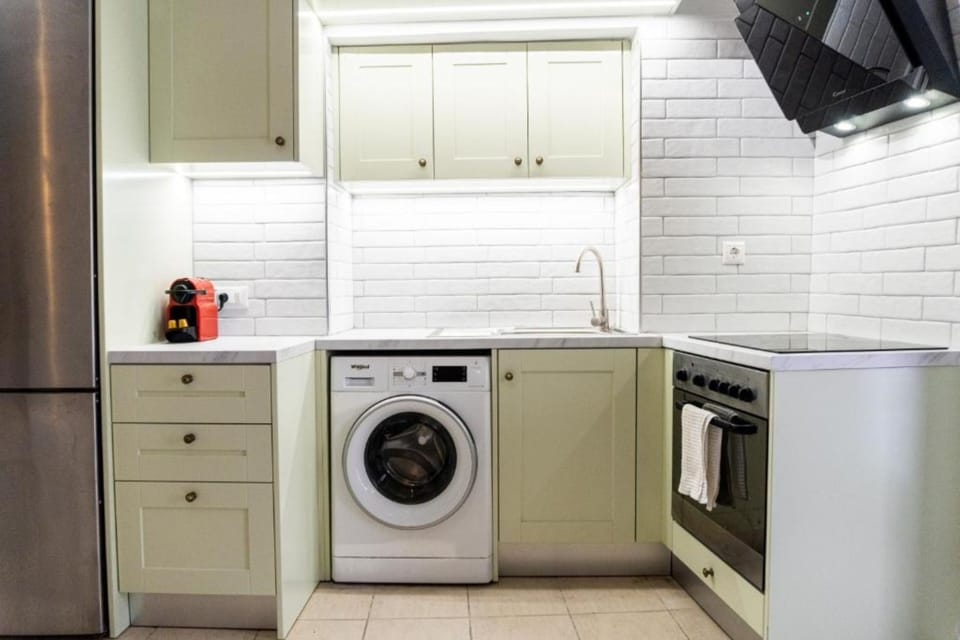 Traditional House | Private kitchen | Fridge, oven, stovetop, coffee/tea maker