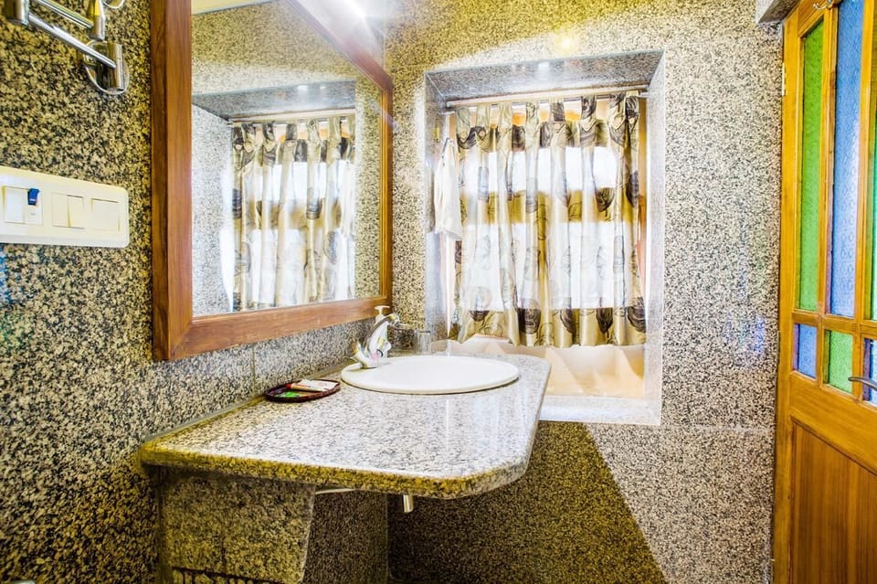 Comfort Room | Bathroom | Shower