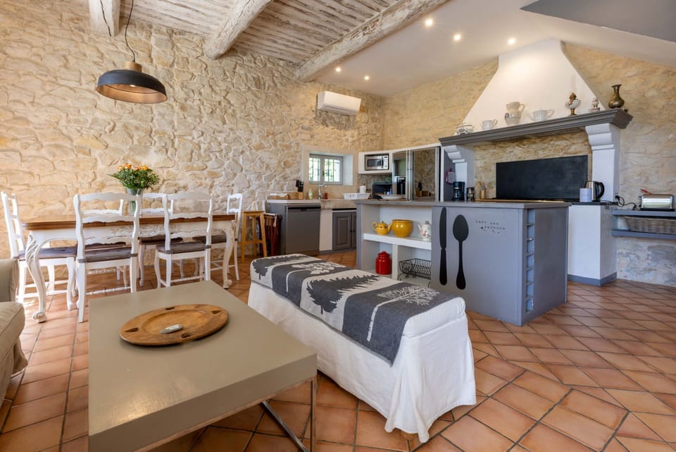 Comfort Cottage, Private Bathroom, Park View | Shared kitchen