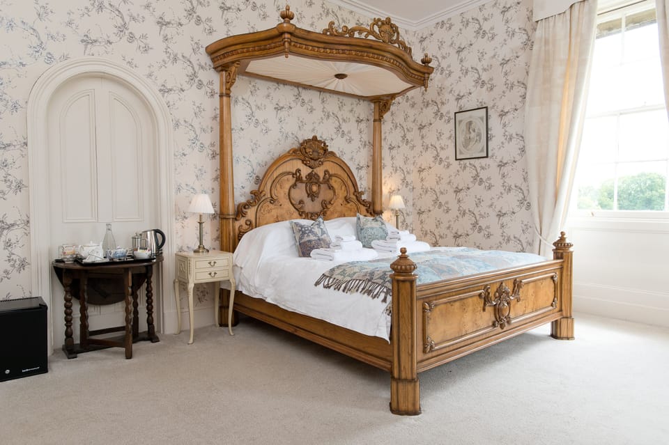 Hay Bluff Bedroom | Desk, free WiFi, bed sheets