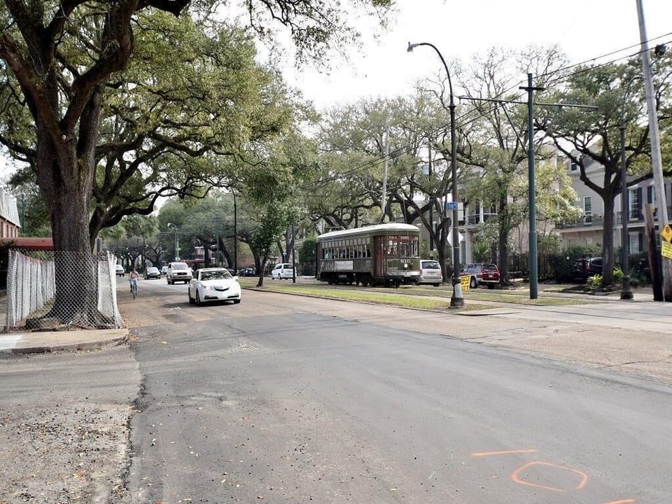 One block from St. Charles streetcar line