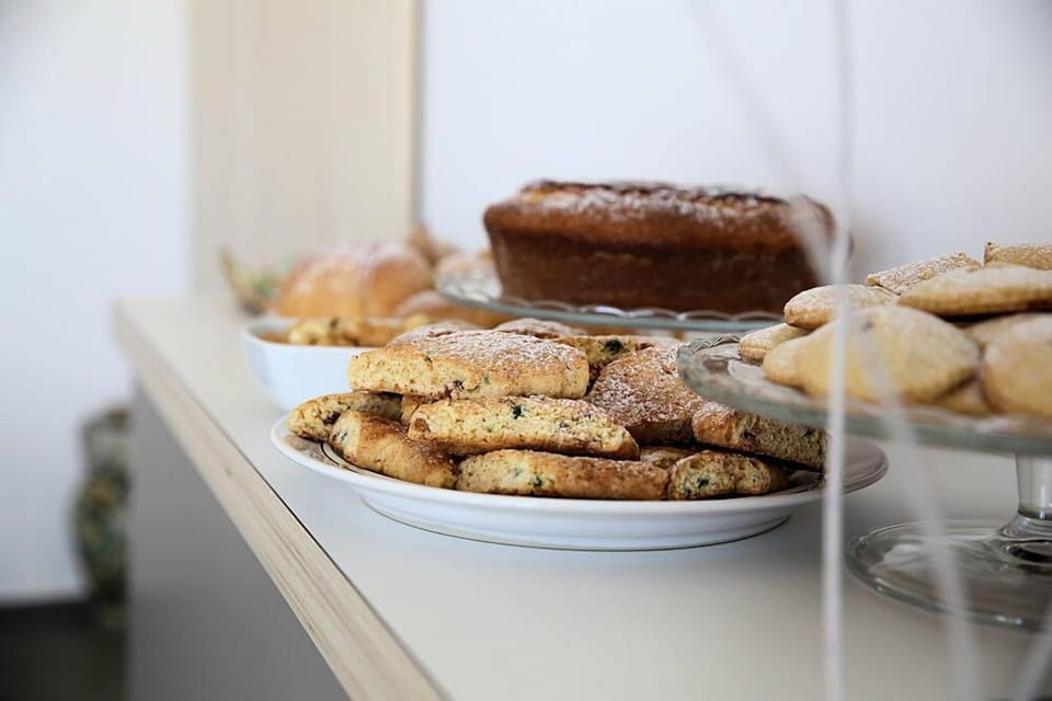 Continental breakfast for a fee on weekdays