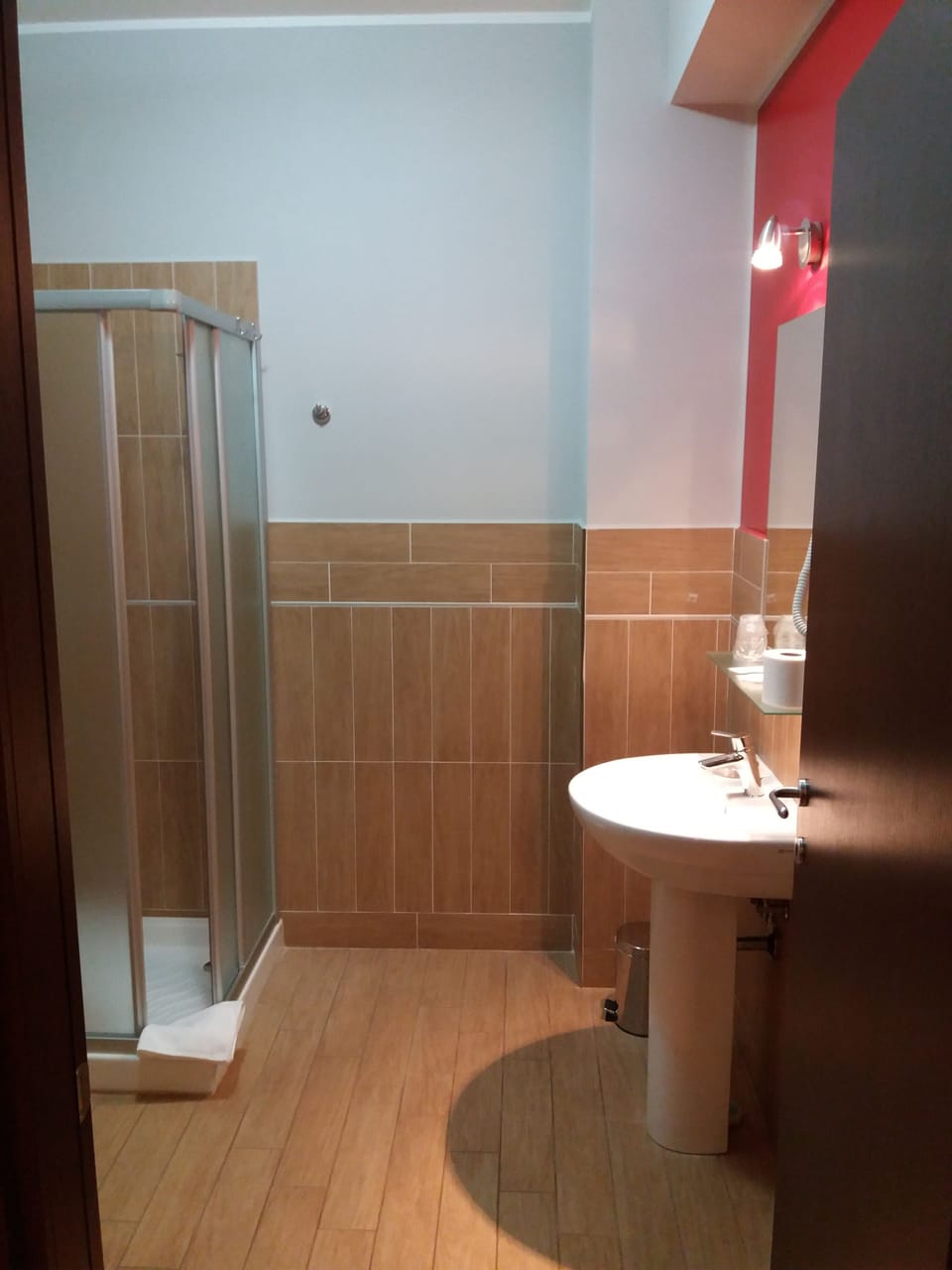 Comfort Double or Twin Room | Bathroom | Shower, free toiletries, hair dryer, bathrobes