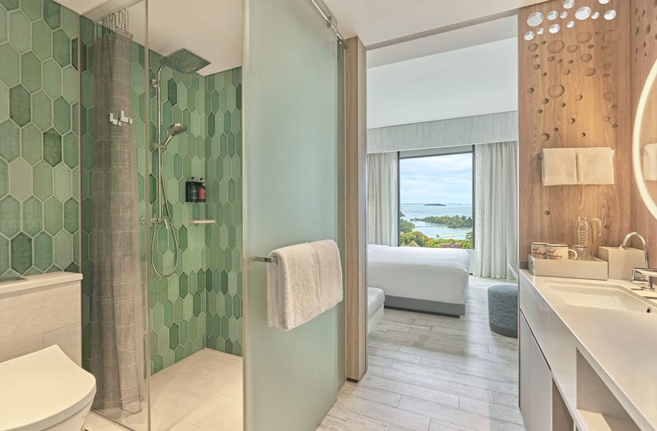 Deluxe Room | In-room safe, iron/ironing board (on request), WiFi (free), bed sheets
