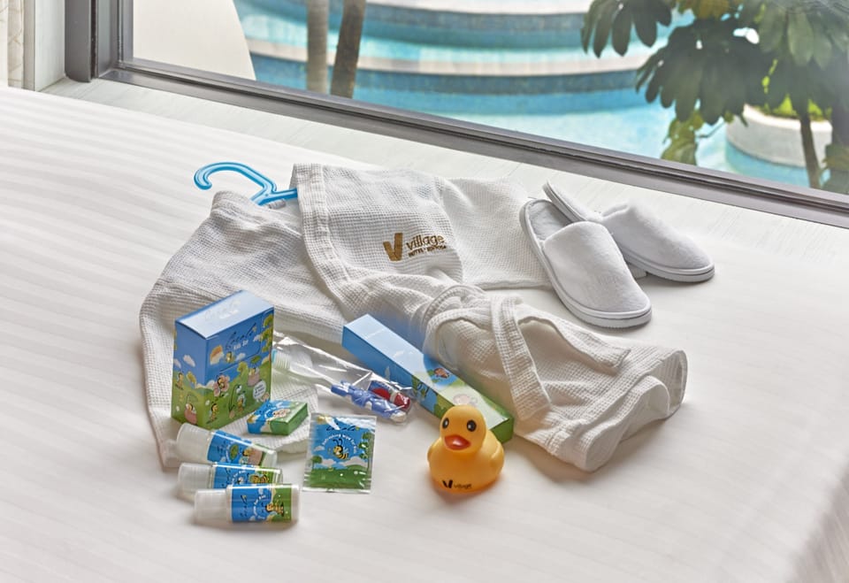 Deluxe Family Room | In-room safe, iron/ironing board (on request), WiFi (free), bed sheets