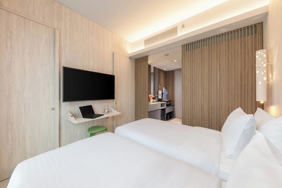 Superior Room | In-room safe, iron/ironing board (on request), WiFi (free), bed sheets