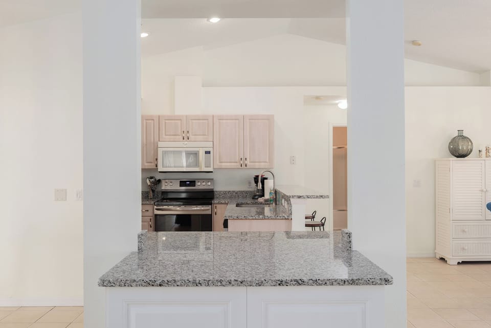 Fridge, microwave, oven, coffee/tea maker