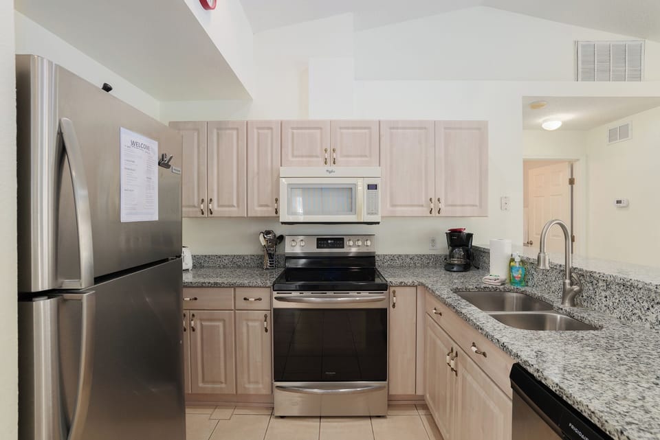 House | Private kitchen | Fridge, microwave, oven, coffee/tea maker