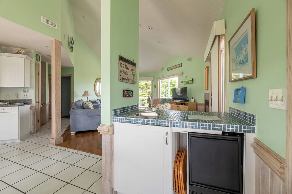 Wet Bar with Ice Maker