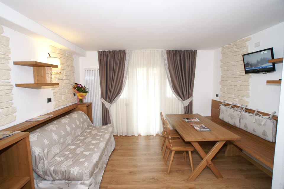Family Suite | Living area | 32-inch LCD TV with satellite channels, TV