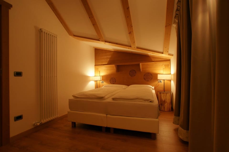 Family Suite | 1 bedroom, in-room safe, desk, blackout drapes