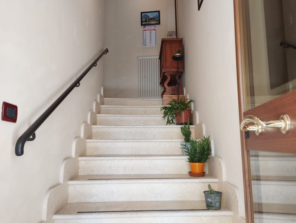 Handrails in stairways