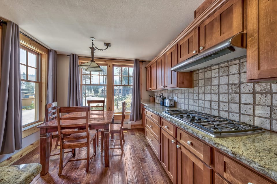 Townhome, 3 Bedrooms | Private kitchen | Fridge, microwave, oven, dishwasher