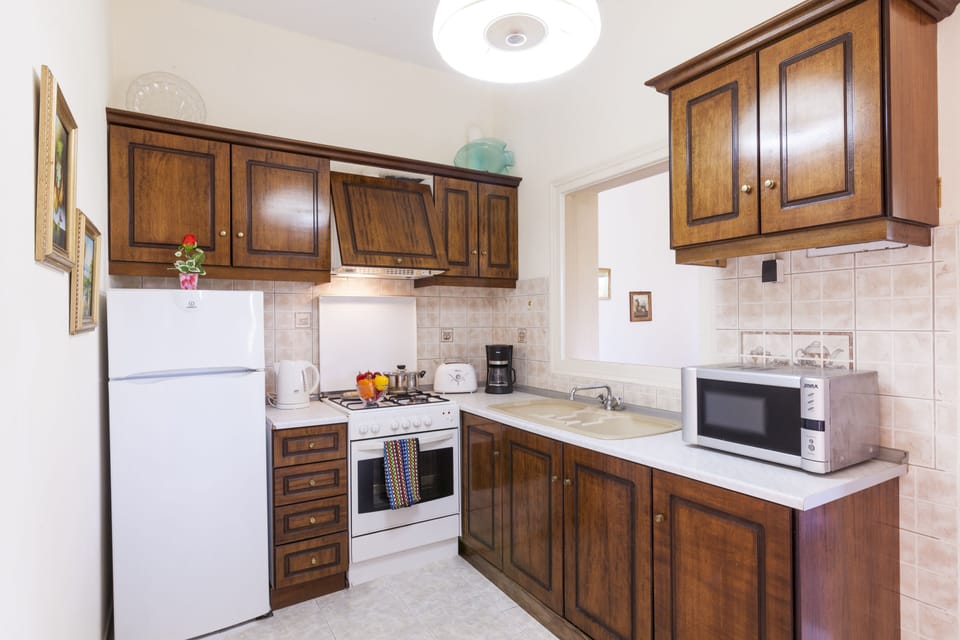House | Private kitchen | Fridge, microwave, oven, stovetop