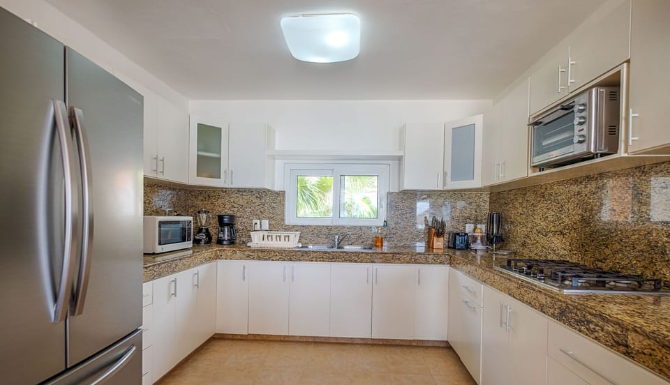 Fully equipped kitchen - Villa Serenity 3 bedroom Aventuras Akumal beach vacation rental
