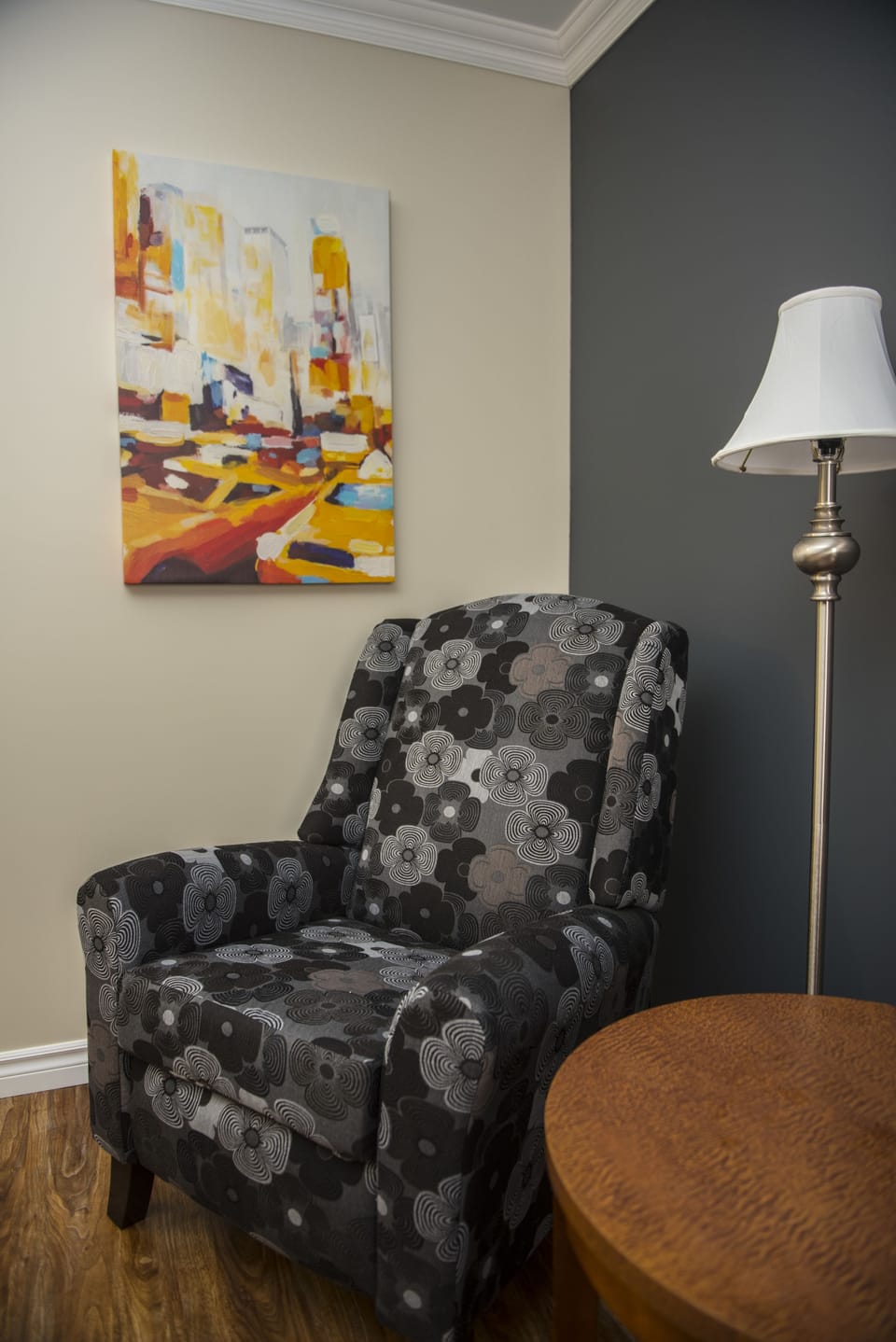 Family Suite (Comfort) | Living area | 32-inch flat-screen TV with cable channels, TV