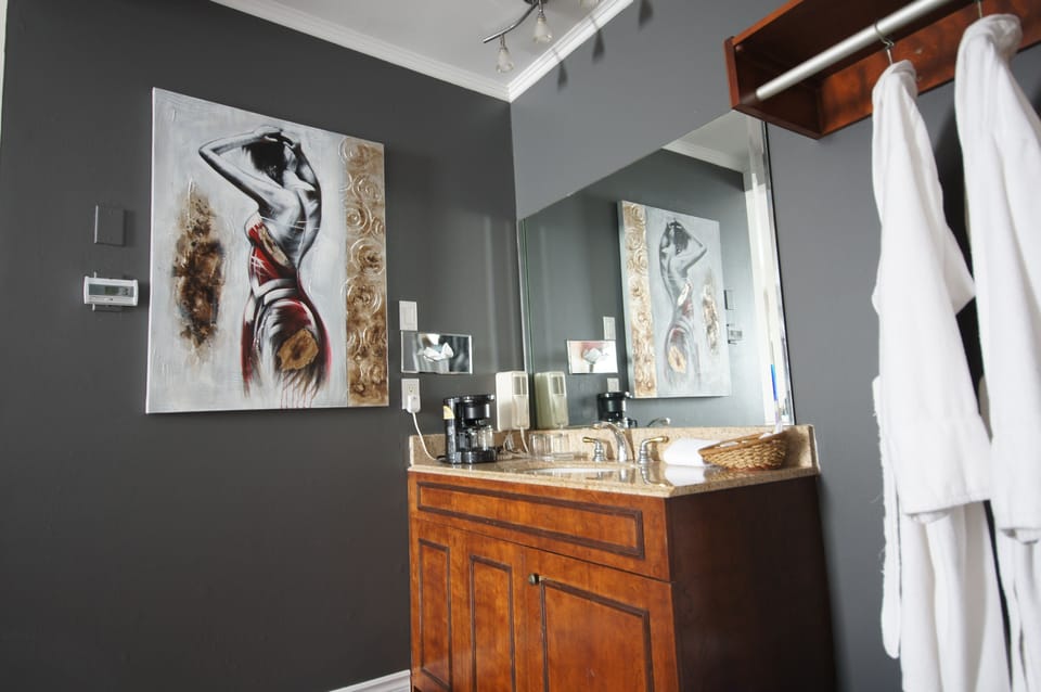Romantic Suite, 1 Bedroom, Smoking, Hot Tub | Bathroom sink