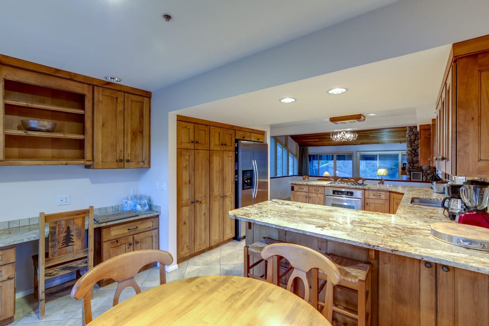 fairway-village-2570-kitchen-5