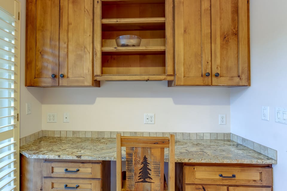 fairway-village-2570-office