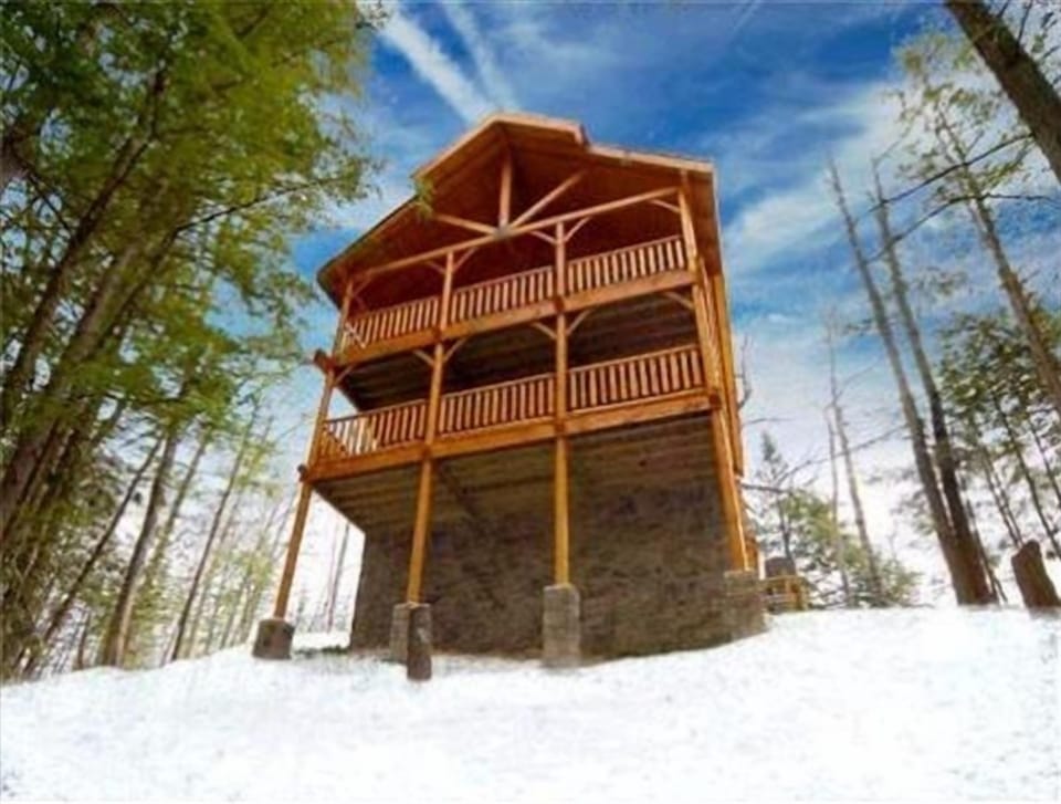 FRONT OF CABIN - 2 Decks