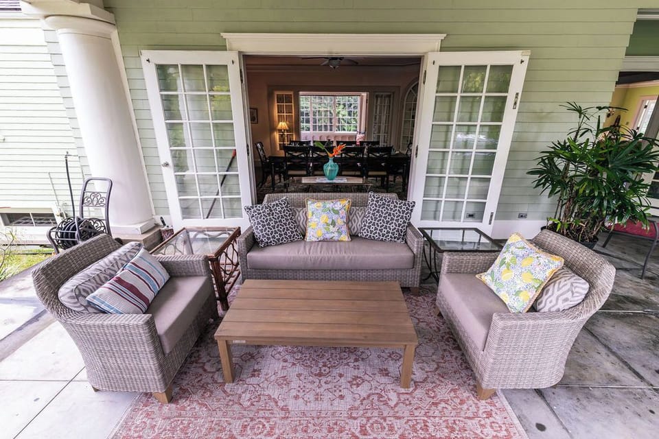 Great area for a relaxing reading or entertaining before dinner!