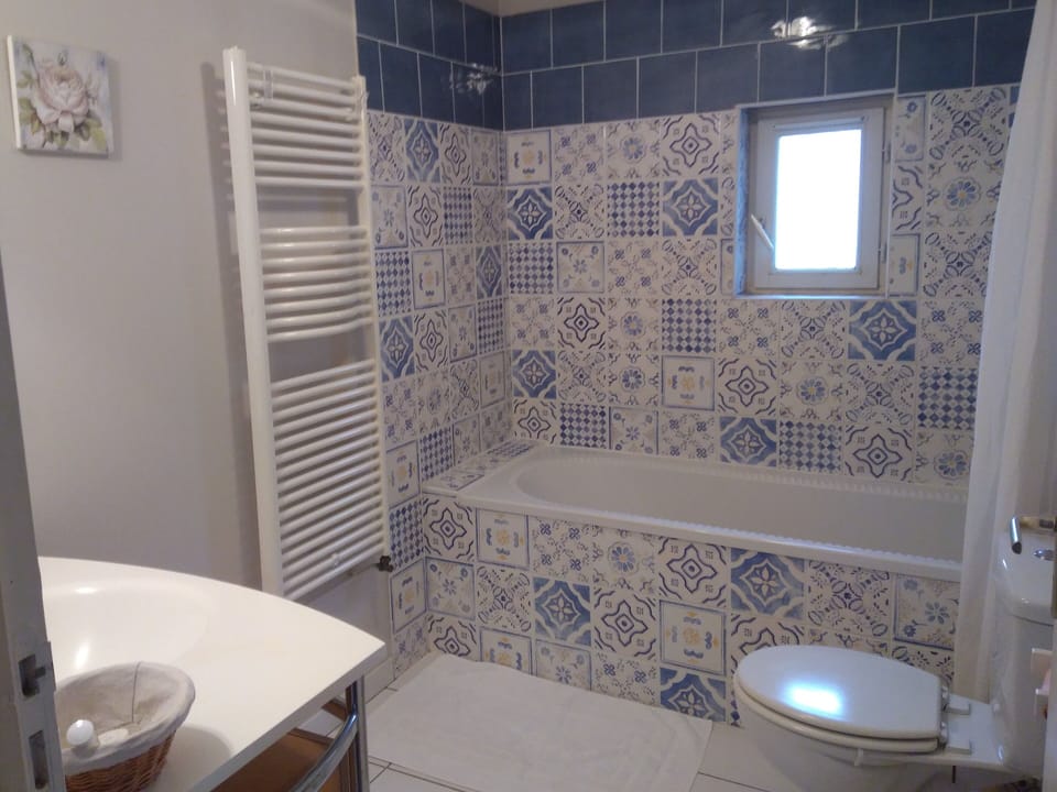 Comfort Double Room, Private Bathroom (RDC) | Bathroom | Hair dryer, towels, soap, shampoo