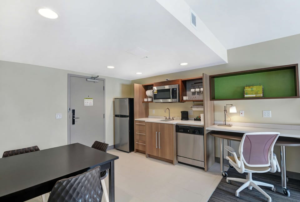 In-room safe, desk, laptop workspace, blackout drapes