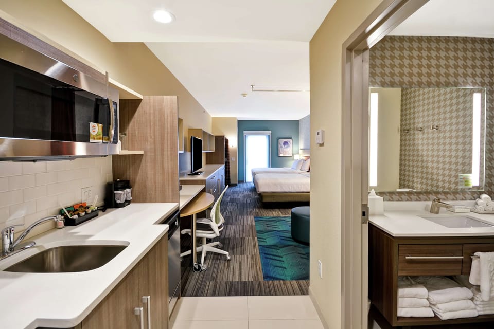 1 bedroom, in-room safe, desk, blackout drapes