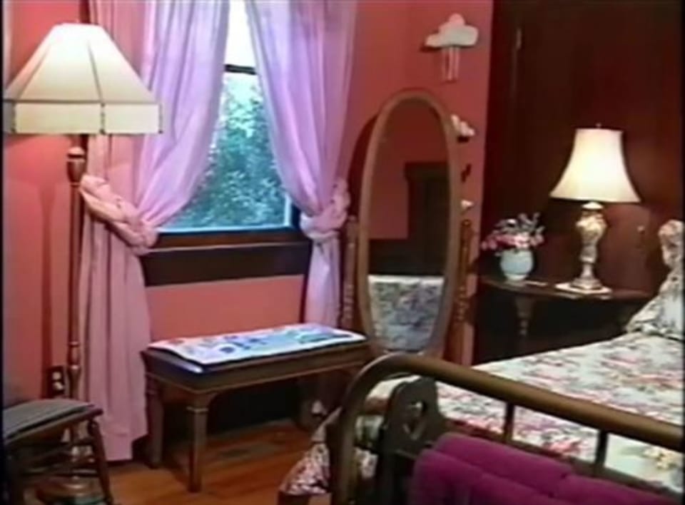 Single Room (Hollyhock room) | Individually decorated, free wired internet