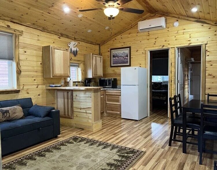 Moose Cabin 28 (Non-Pet Friendly) | Living area | 32-inch flat-screen TV with satellite channels