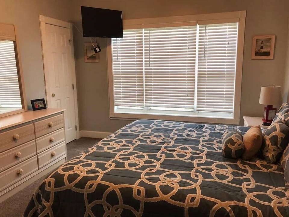 Master Bedroom-King Bed