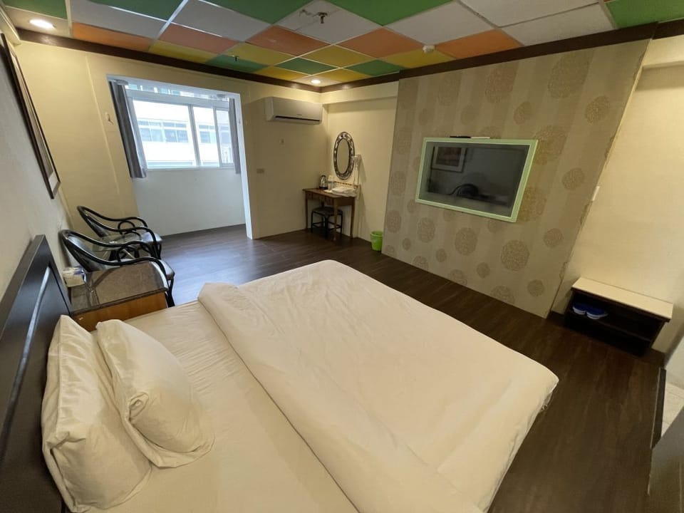Elite Double Room | Blackout drapes, free WiFi, bed sheets, wheelchair access