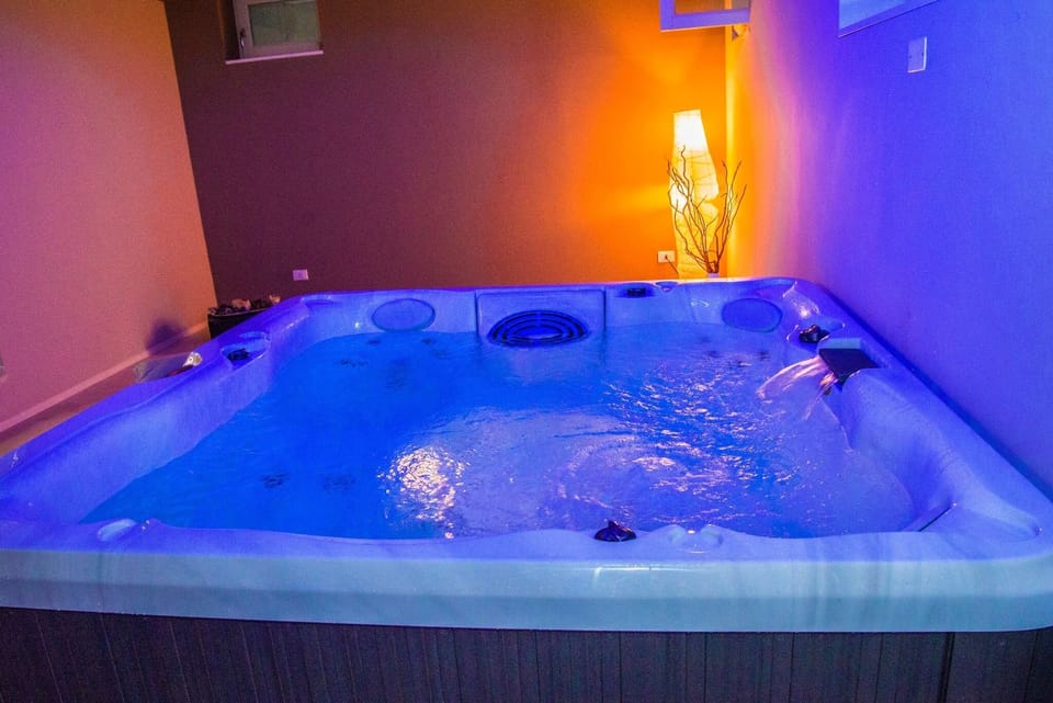 Indoor spa tub