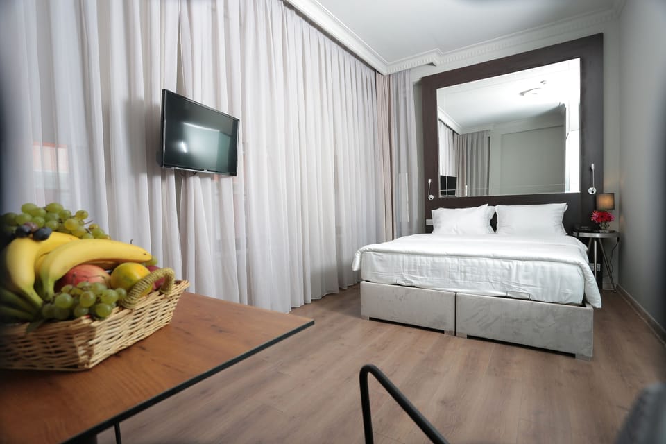 Deluxe Triple Room, 1 Bedroom, Non Smoking | In-room safe, desk, blackout drapes, iron/ironing board