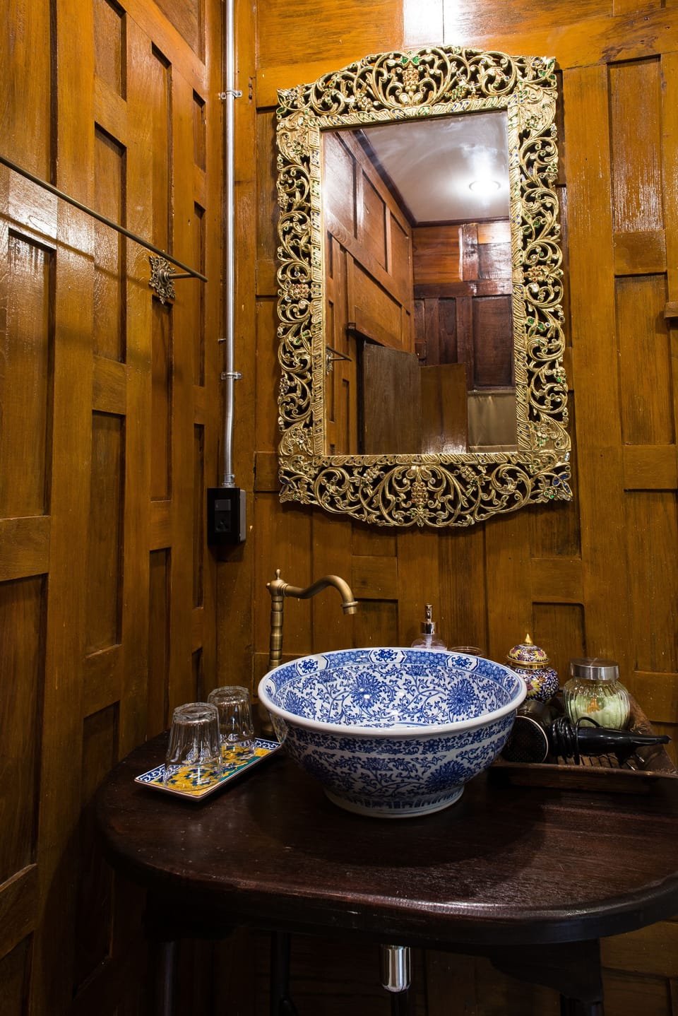 Traditional Thai House River View | Bathroom | Free toiletries, hair dryer, slippers, towels