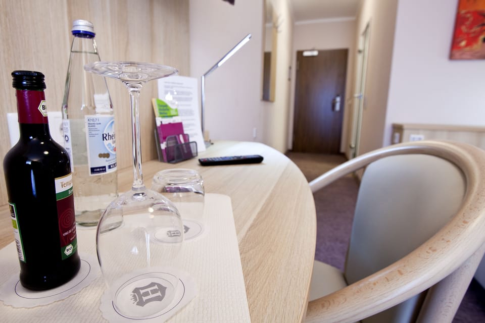 Double Room, 1 Queen Bed, Non Smoking | Room amenity