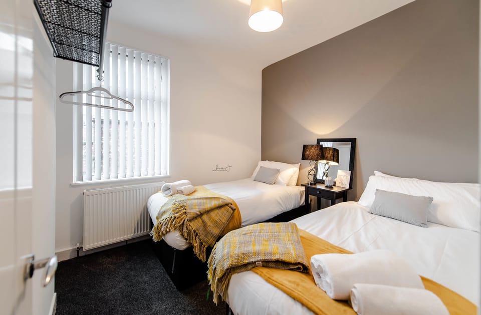 Premium Townhome, Multiple Beds, Non Smoking | 2 bedrooms, blackout drapes, soundproofing, iron/ironing board