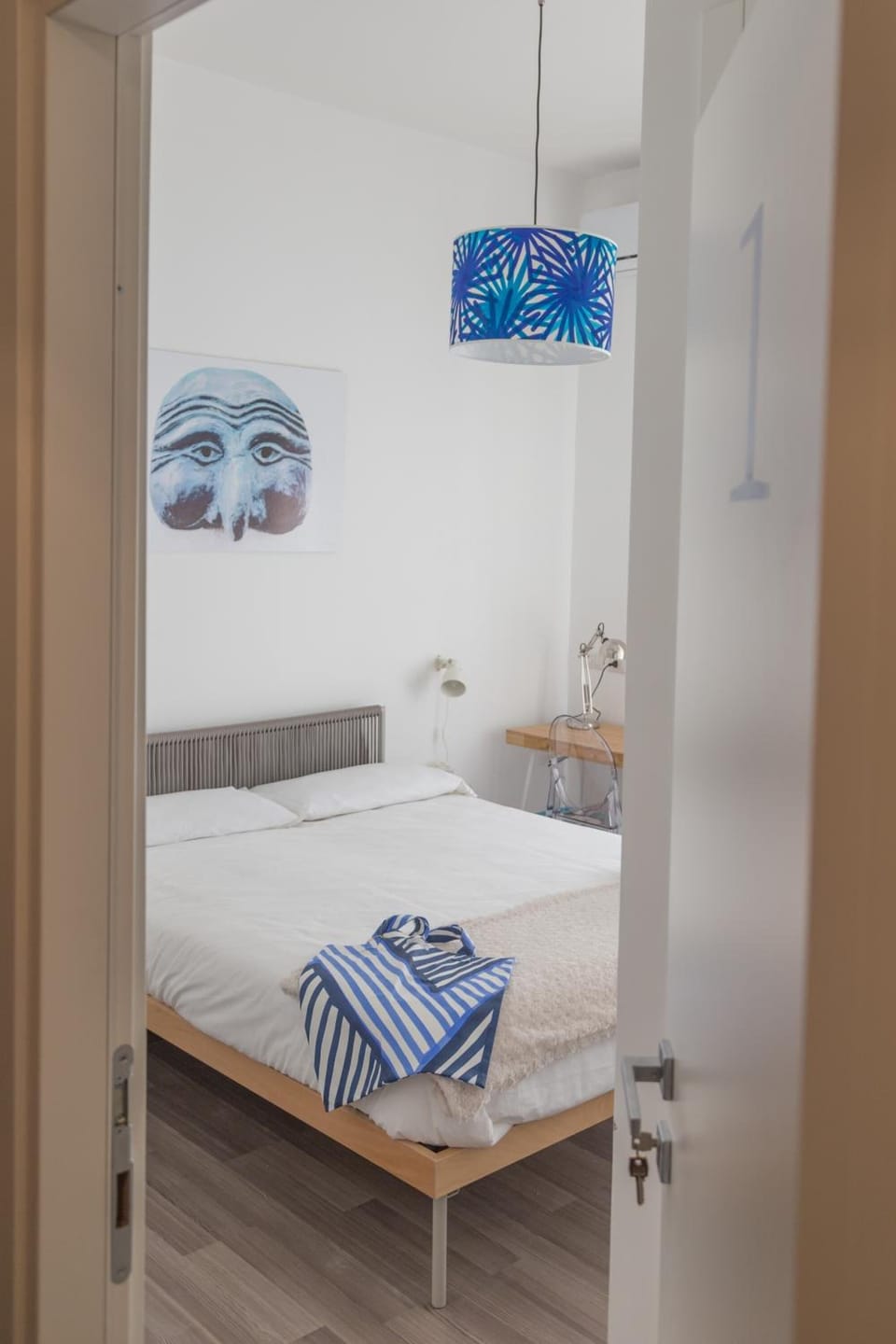 Desk, soundproofing, free WiFi, bed sheets