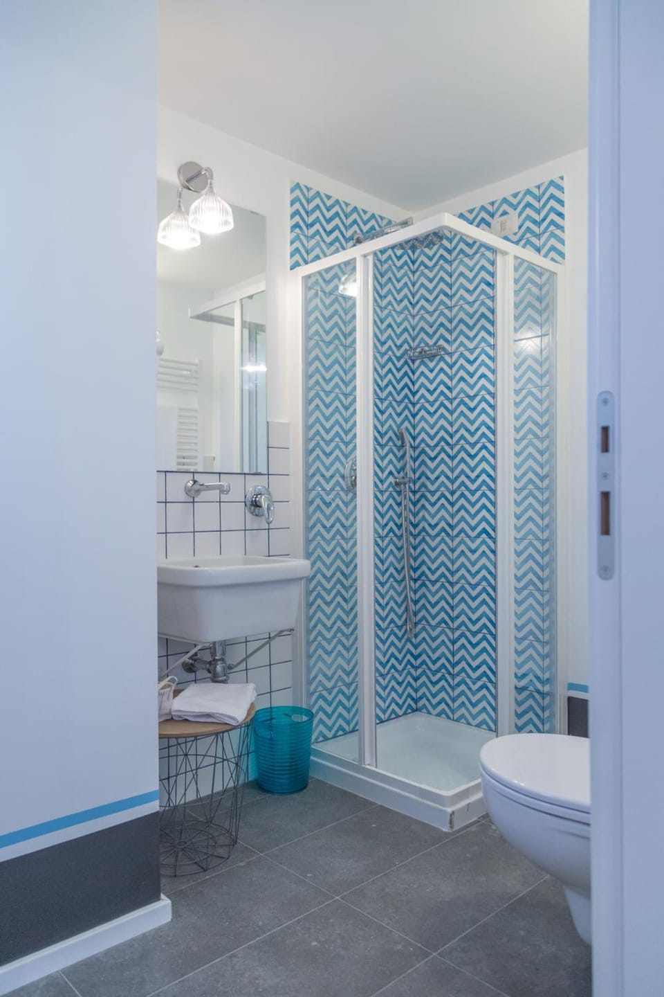 Double Room | Bathroom | Shower, rainfall showerhead, hair dryer, bathrobes