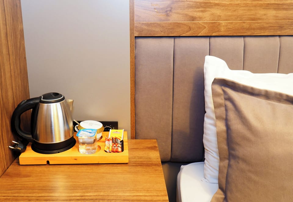 Premium bedding, down comforters, minibar, desk