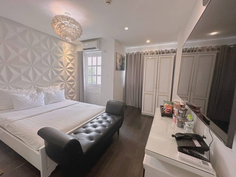 Minibar, desk, soundproofing, iron/ironing board