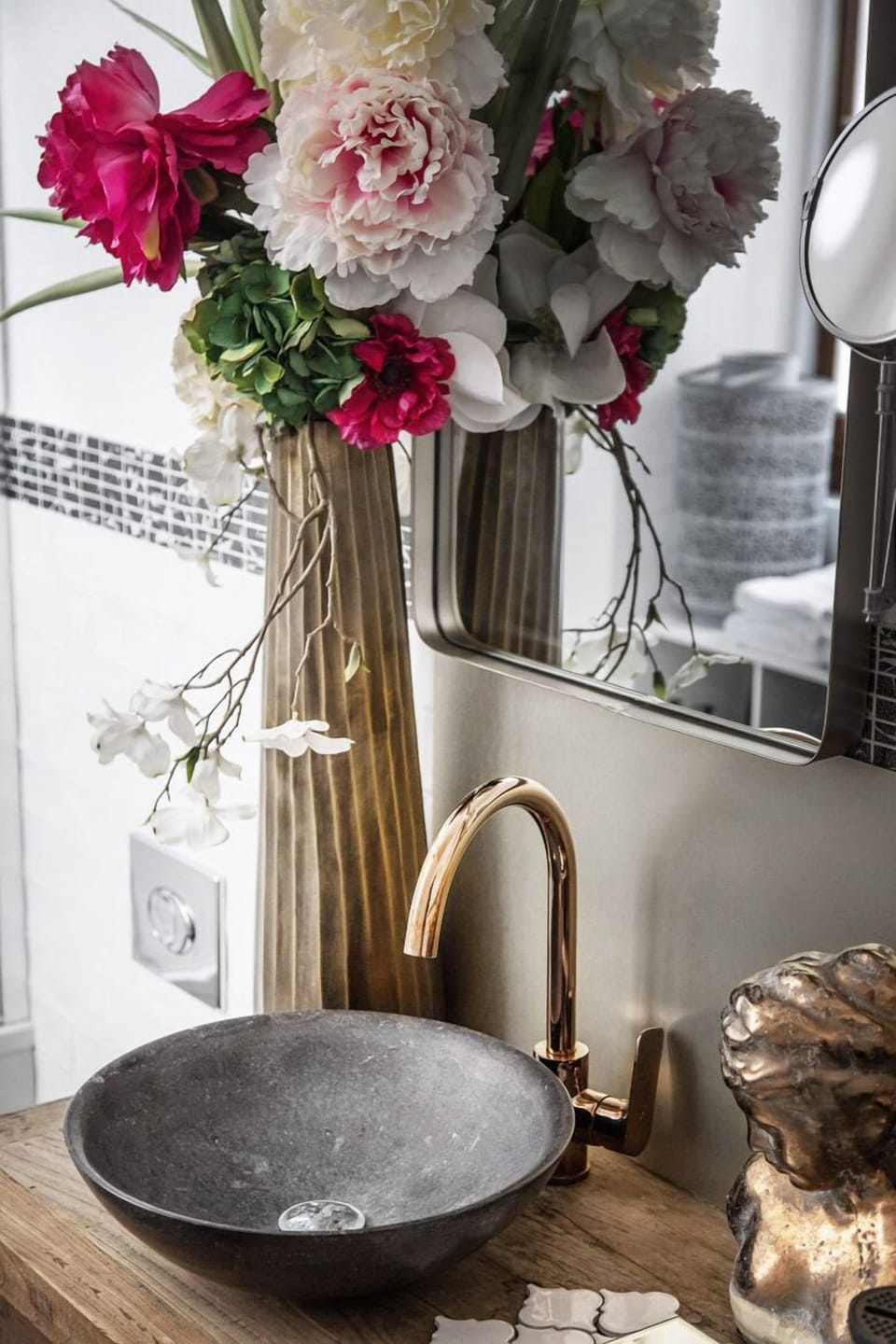 Deluxe Room (Mata Hari) | Minibar, in-room safe, individually decorated, individually furnished