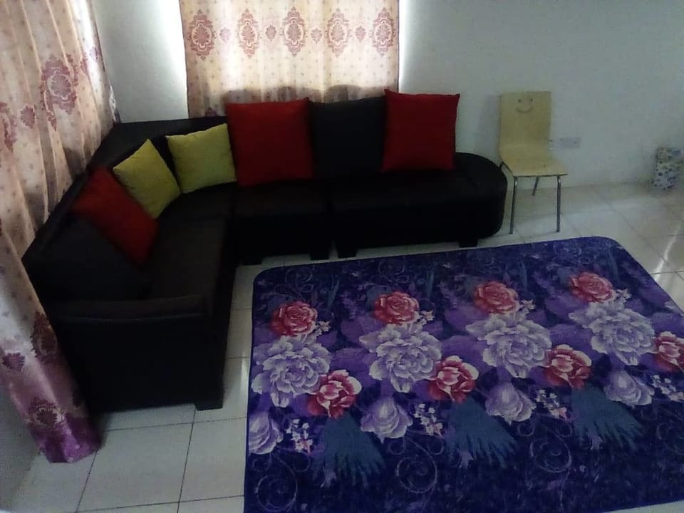 Comfort House | Living room | LED TV, DVD player